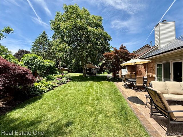 863 Superior Drive, Troy, MI 48084