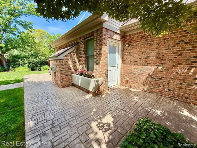 863 Superior Drive, Troy, MI 48084