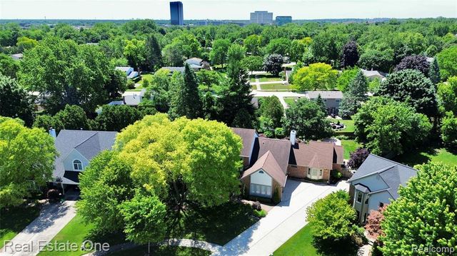 863 Superior Drive, Troy, MI 48084