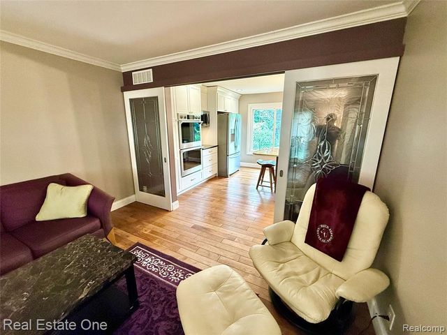 863 Superior Drive, Troy, MI 48084