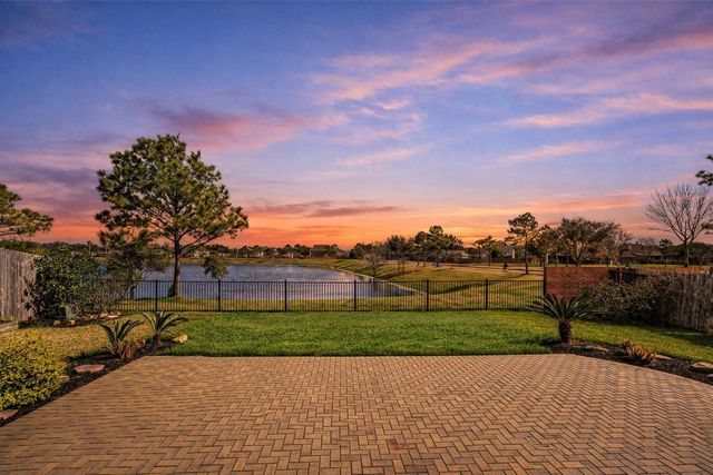 2425 Harbor Chase Drive, Pearland, TX 77584