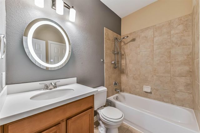 2425 Harbor Chase Drive, Pearland, TX 77584