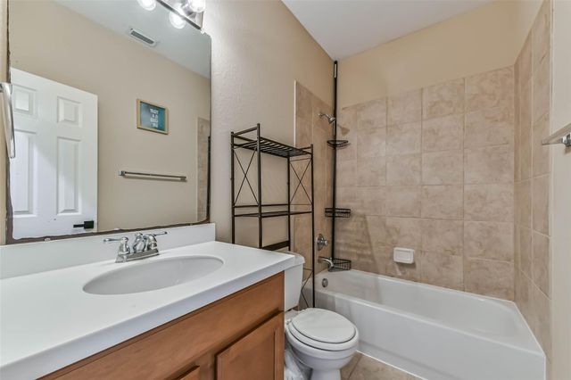 2425 Harbor Chase Drive, Pearland, TX 77584