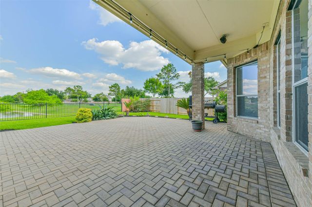 2425 Harbor Chase Drive, Pearland, TX 77584