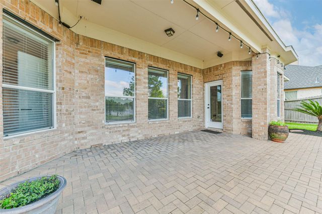 2425 Harbor Chase Drive, Pearland, TX 77584