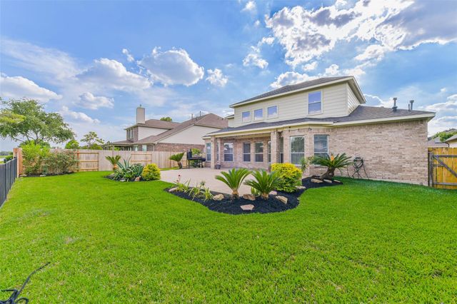 2425 Harbor Chase Drive, Pearland, TX 77584