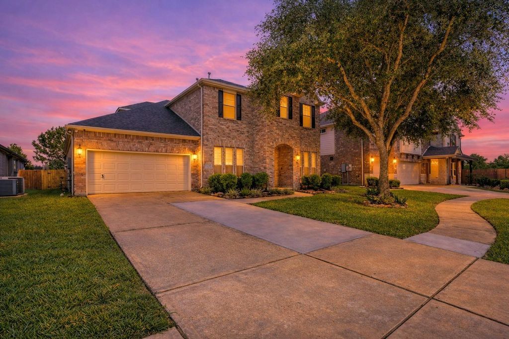 2425 Harbor Chase Drive, Pearland, TX 77584