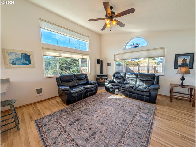 609 Nw OCEANIA Dr, Waldport, OR 97394