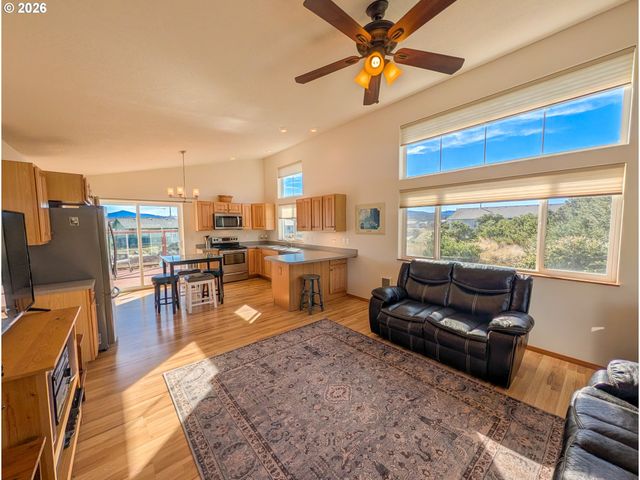 609 Nw OCEANIA Dr, Waldport, OR 97394