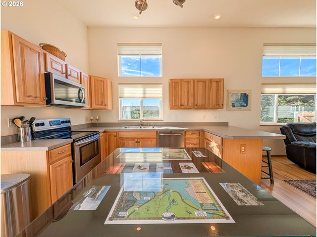 609 Nw OCEANIA Dr, Waldport, OR 97394