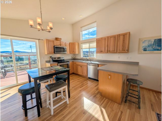 609 Nw OCEANIA Dr, Waldport, OR 97394