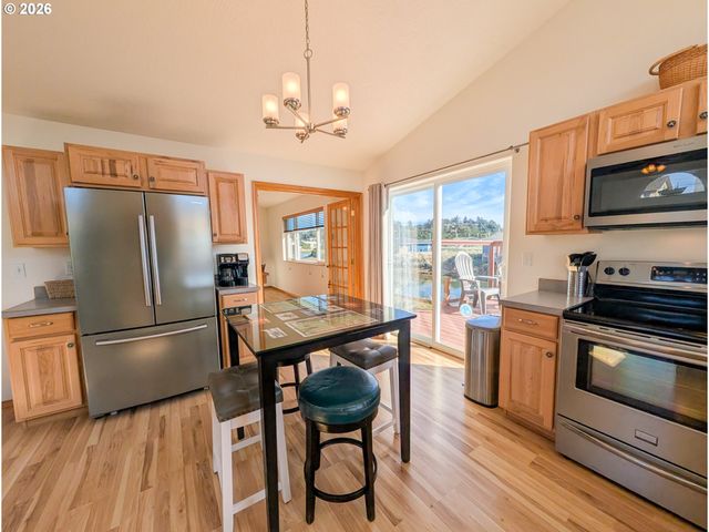 609 Nw OCEANIA Dr, Waldport, OR 97394