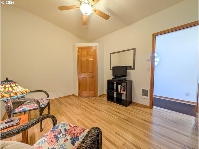 609 Nw OCEANIA Dr, Waldport, OR 97394