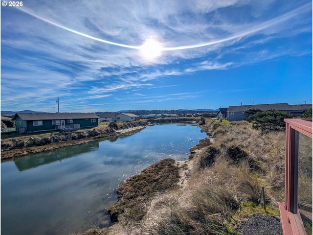 609 Nw OCEANIA Dr, Waldport, OR 97394