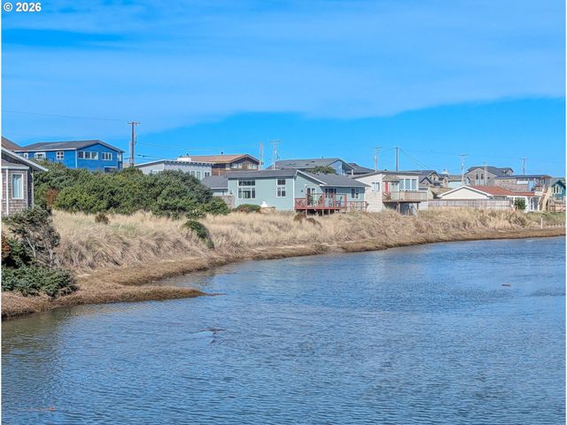 609 Nw OCEANIA Dr, Waldport, OR 97394