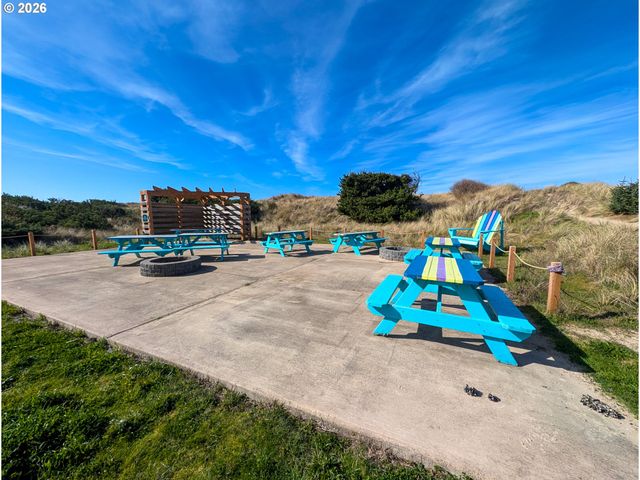 609 Nw OCEANIA Dr, Waldport, OR 97394