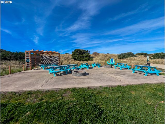 609 Nw OCEANIA Dr, Waldport, OR 97394