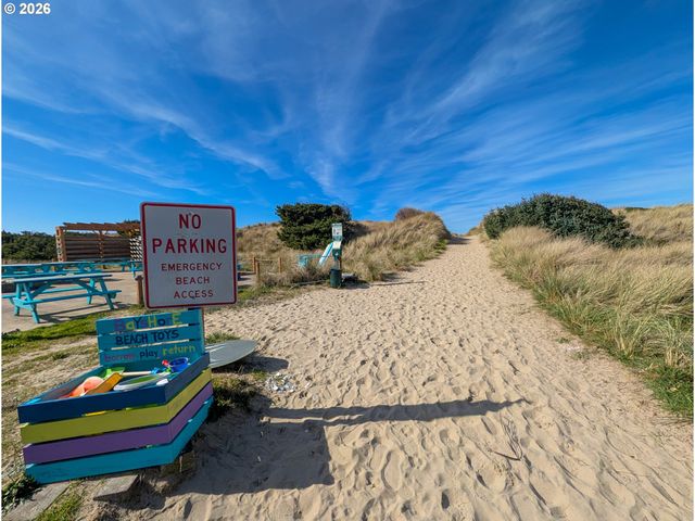 609 Nw OCEANIA Dr, Waldport, OR 97394