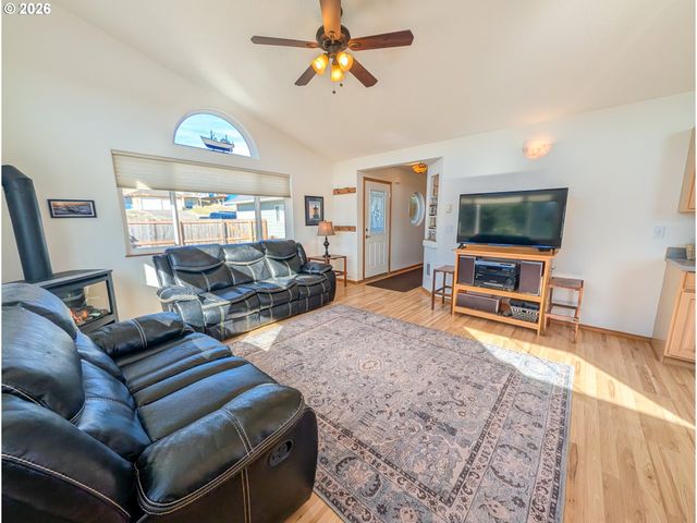 609 Nw OCEANIA Dr, Waldport, OR 97394