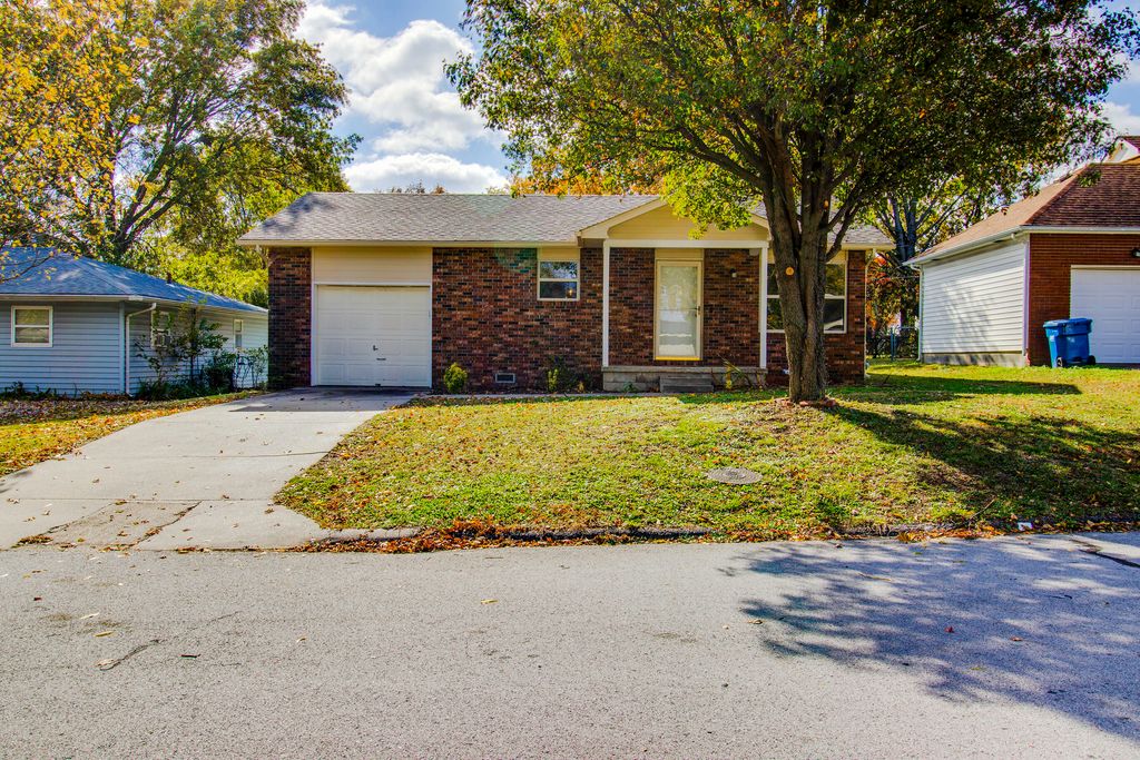3020 W 15th Street, Joplin, MO 64801