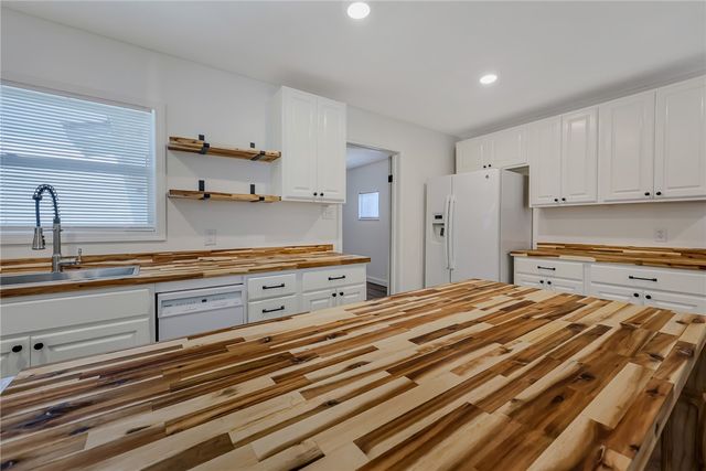 1041 Whitaker Dr, Corpus Christi, TX 78412