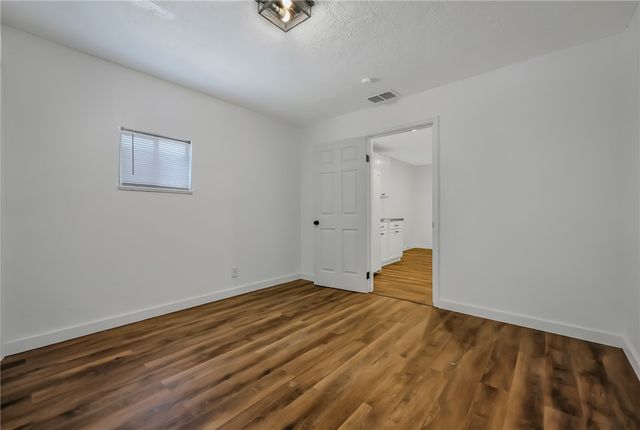 1041 Whitaker Dr, Corpus Christi, TX 78412
