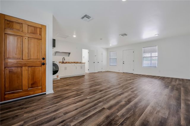 1041 Whitaker Dr, Corpus Christi, TX 78412