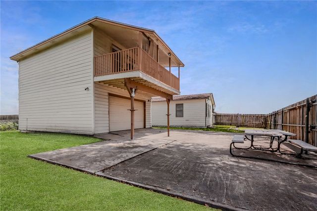 1041 Whitaker Dr, Corpus Christi, TX 78412