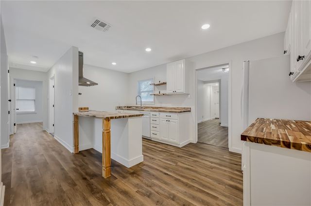 1041 Whitaker Dr, Corpus Christi, TX 78412