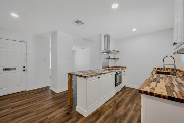 1041 Whitaker Dr, Corpus Christi, TX 78412