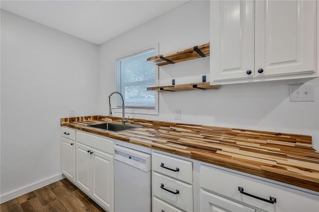 1041 Whitaker Dr, Corpus Christi, TX 78412