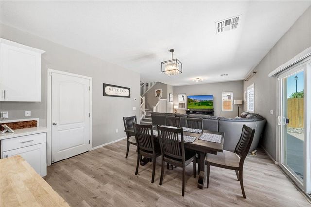 4040 Parkmoor Ln, Roseville, CA 95747