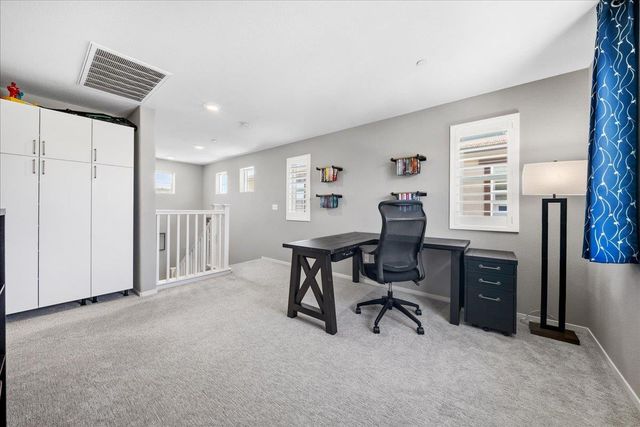 4040 Parkmoor Ln, Roseville, CA 95747