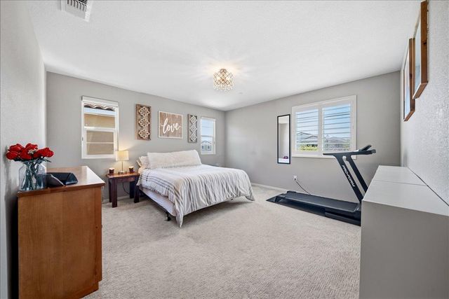 4040 Parkmoor Ln, Roseville, CA 95747