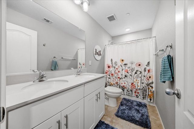 4040 Parkmoor Ln, Roseville, CA 95747