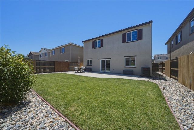 4040 Parkmoor Ln, Roseville, CA 95747