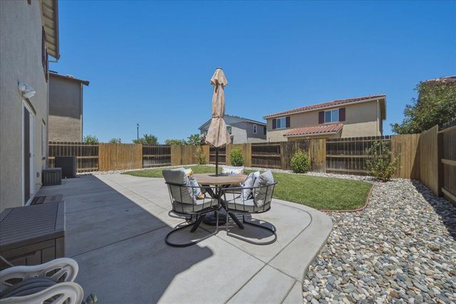 4040 Parkmoor Ln, Roseville, CA 95747