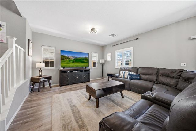 4040 Parkmoor Ln, Roseville, CA 95747