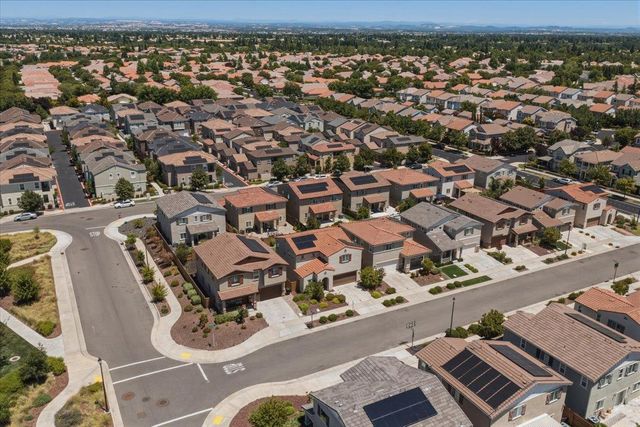4040 Parkmoor Ln, Roseville, CA 95747