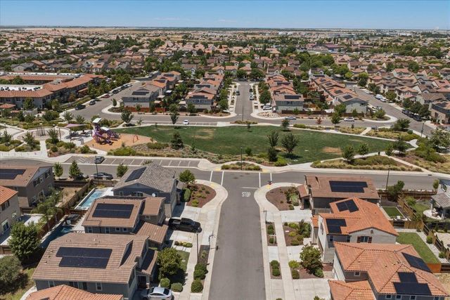 4040 Parkmoor Ln, Roseville, CA 95747