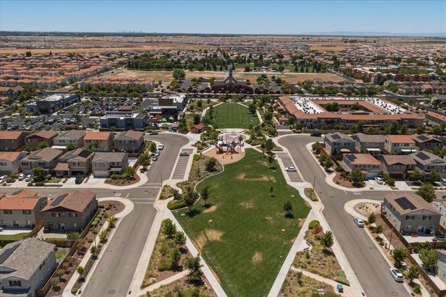 4040 Parkmoor Ln, Roseville, CA 95747