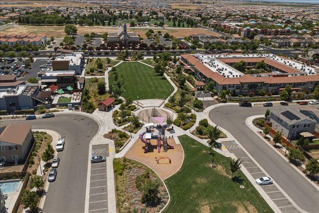 4040 Parkmoor Ln, Roseville, CA 95747