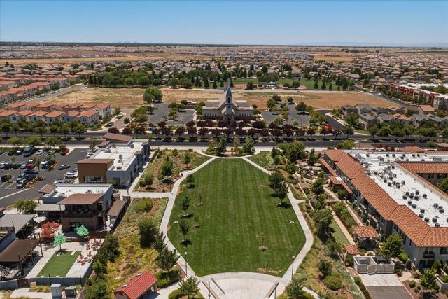 4040 Parkmoor Ln, Roseville, CA 95747