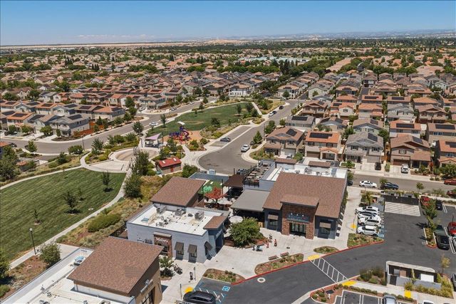 4040 Parkmoor Ln, Roseville, CA 95747