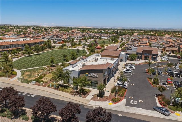 4040 Parkmoor Ln, Roseville, CA 95747