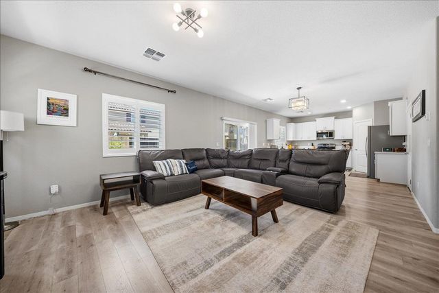4040 Parkmoor Ln, Roseville, CA 95747
