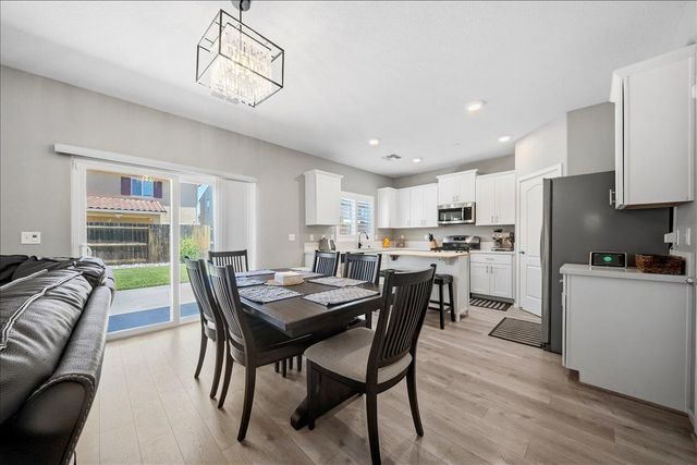 4040 Parkmoor Ln, Roseville, CA 95747