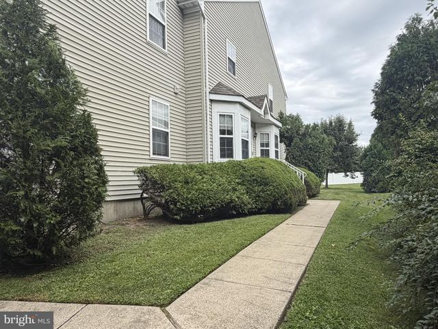 40 HEARTHSTONE LN, Marlton, NJ 08053