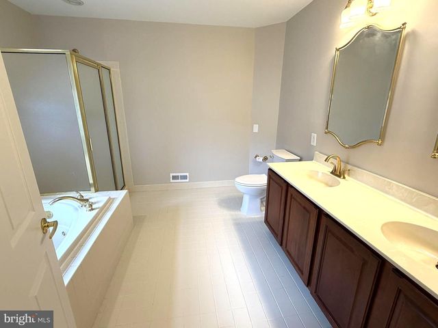 40 HEARTHSTONE LN, Marlton, NJ 08053