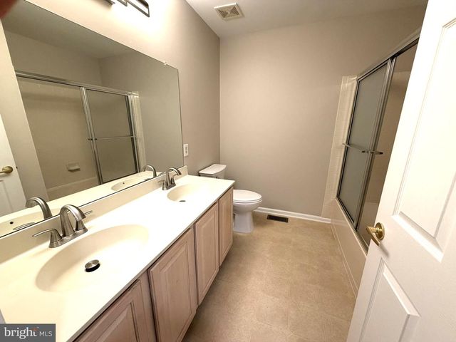 40 HEARTHSTONE LN, Marlton, NJ 08053